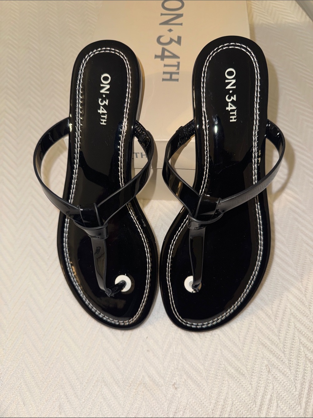 Glossy Black Patent Thong Sandals SZ-7 1/2